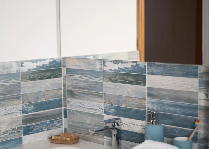 Just Steps From The Canal Port تْشيزيناتيكو