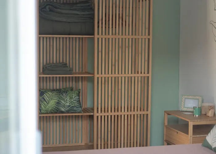 Just Steps From The Canal Port *