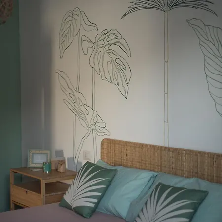 Just Steps From The Canal Port