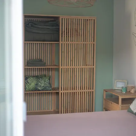 Just Steps From The Canal Port *