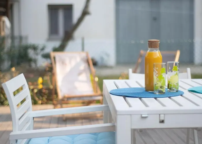 Just Steps From The Canal Port Apartman